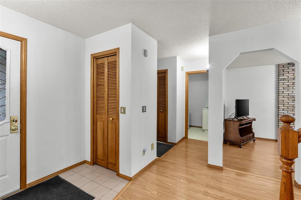 23 Oakhurst Crescent, Winnipeg, Manitoba  R2P 2L7 - Photo 5 - 202524870