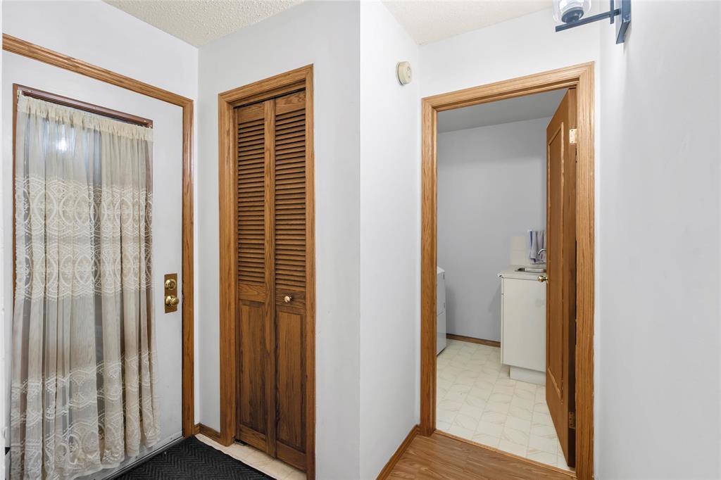 23 Oakhurst Crescent, Winnipeg, Manitoba  R2P 2L7 - Photo 6 - 202524870