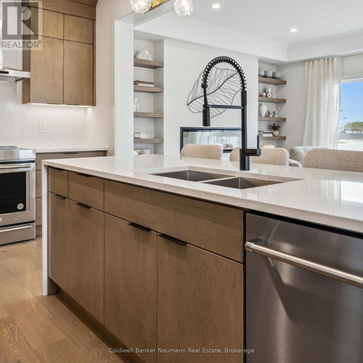 533 Anton Crescent, Kitchener, Ontario  N2R 1P6 - Photo 4 - X12423355