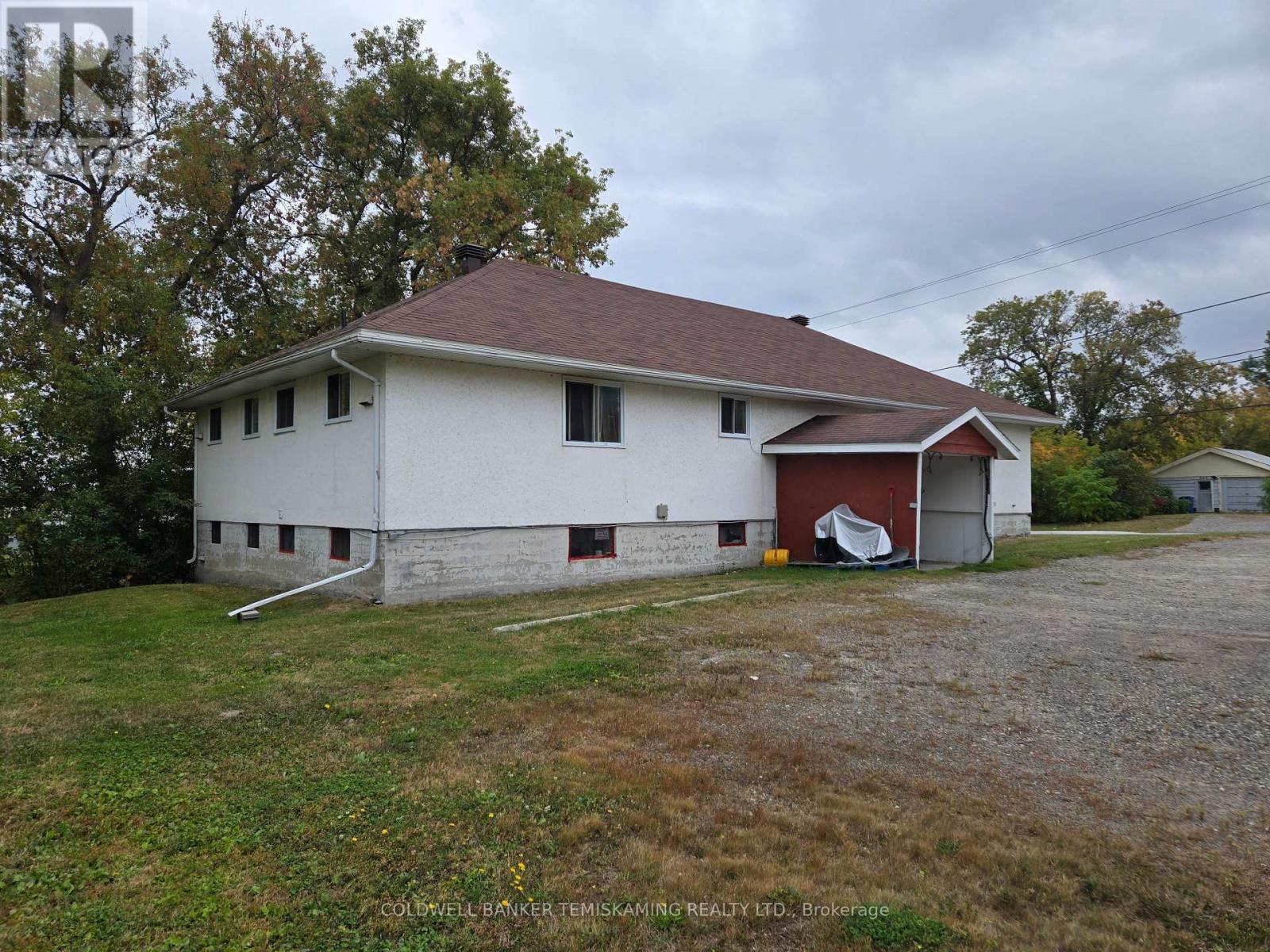 Property at 443 ALBERT STREET image 2