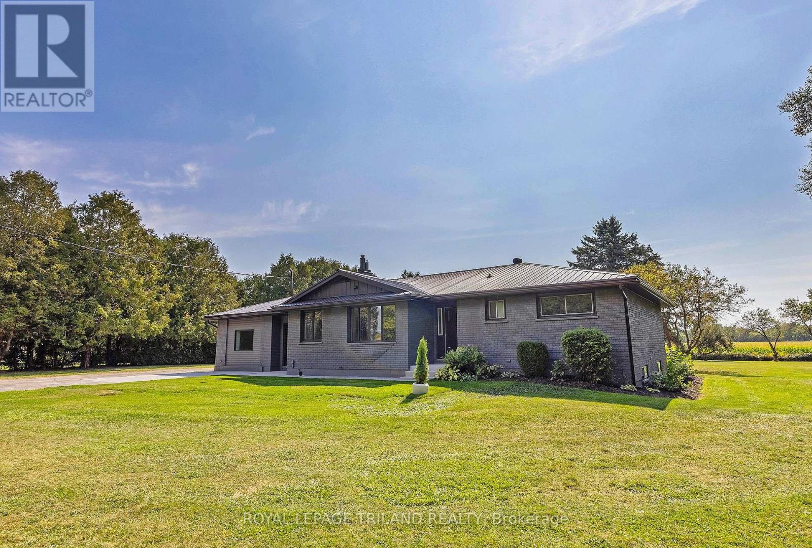 829 Avon Drive, Malahide, Ontario  N0L 1B0 - Photo 2 - X12423512