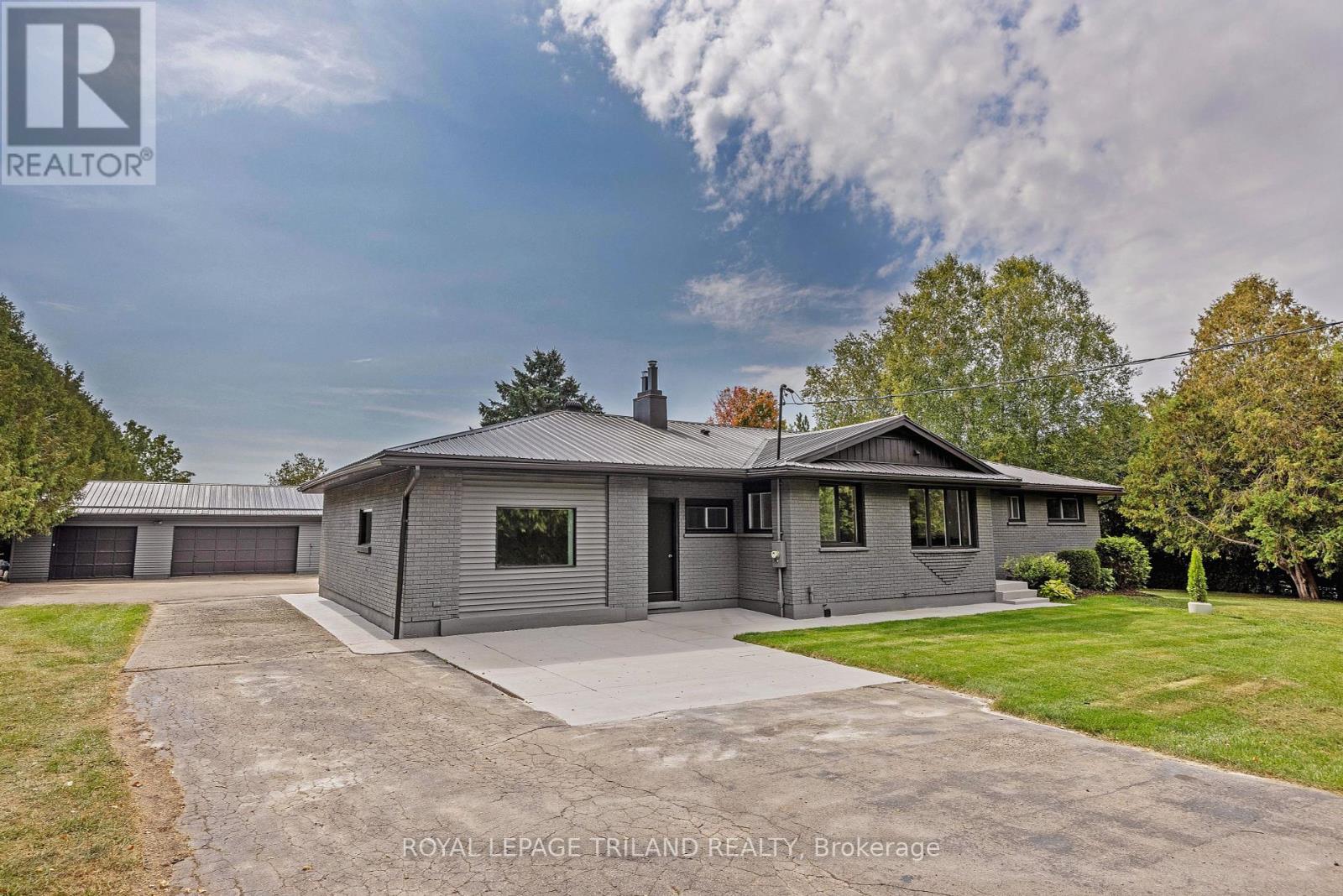 829 Avon Drive, Malahide, Ontario  N0L 1B0 - Photo 3 - X12423512