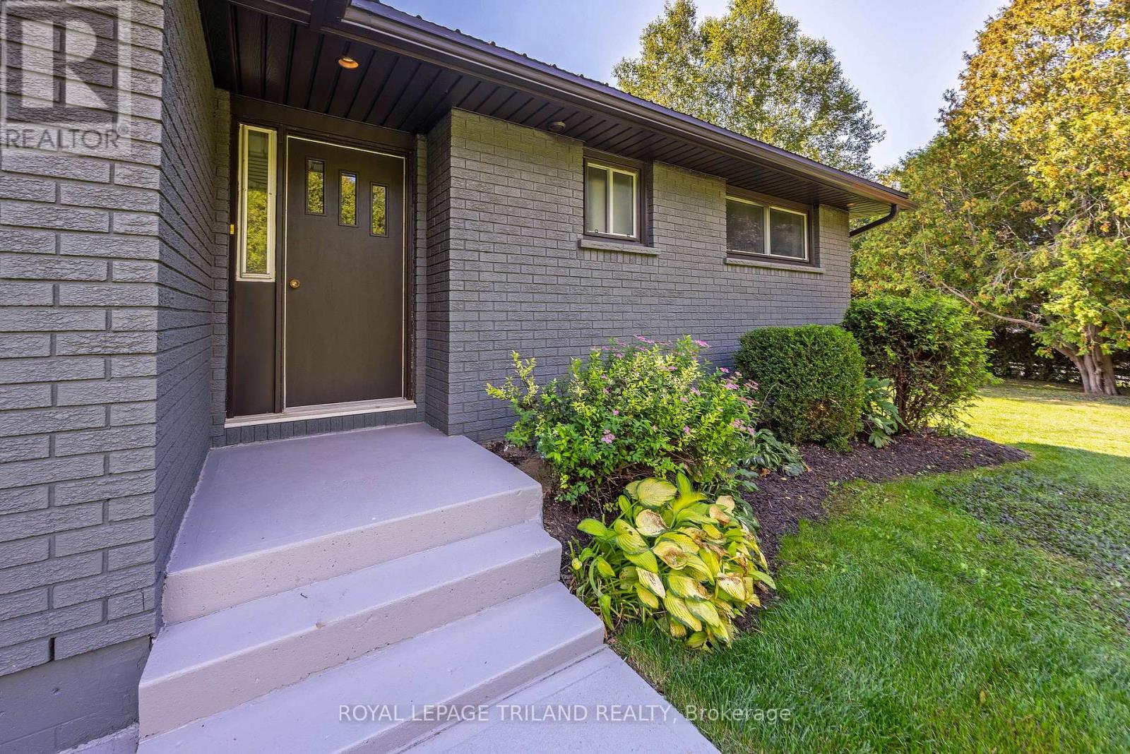829 Avon Drive, Malahide, Ontario  N0L 1B0 - Photo 5 - X12423512