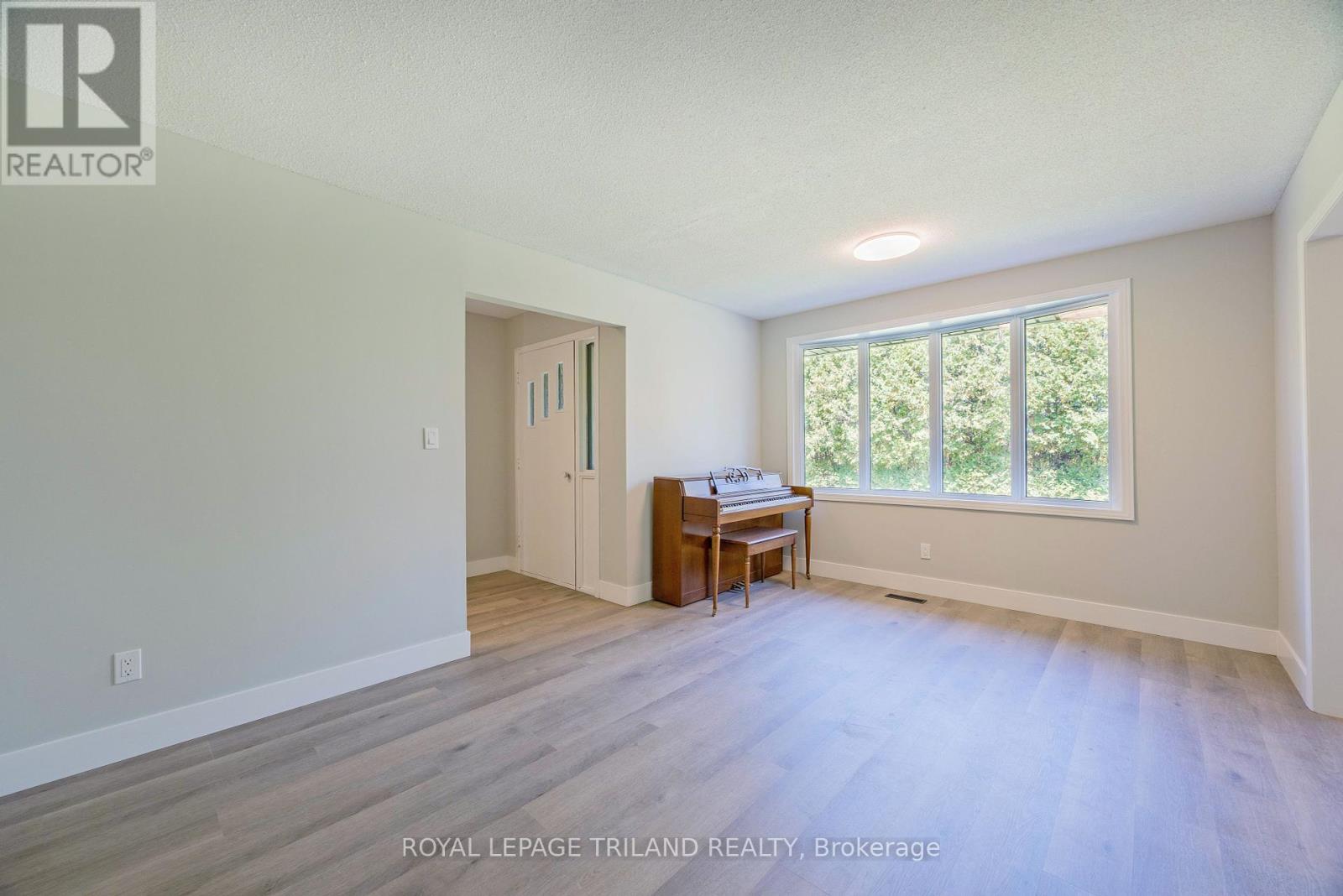 829 Avon Drive, Malahide, Ontario  N0L 1B0 - Photo 7 - X12423512