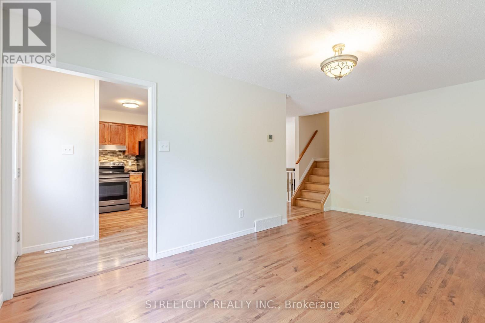 20 Fairchild Crescent, London South, Ontario  N6E 3E2 - Photo 10 - X12423570