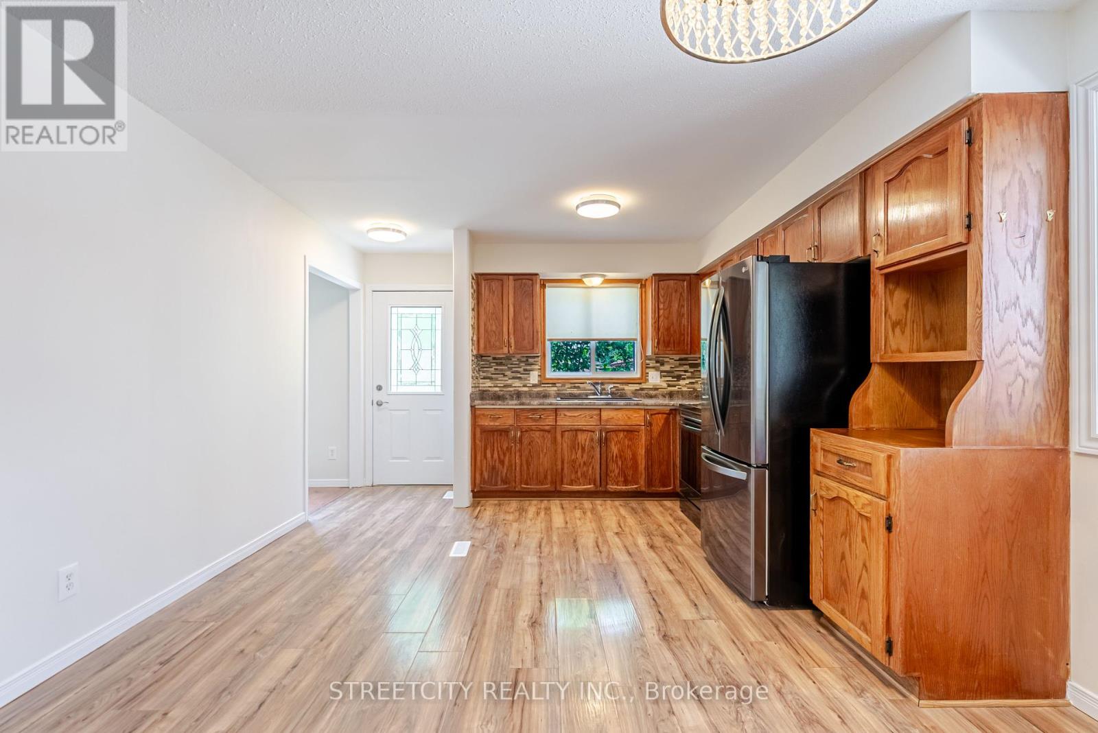 20 Fairchild Crescent, London South, Ontario  N6E 3E2 - Photo 12 - X12423570