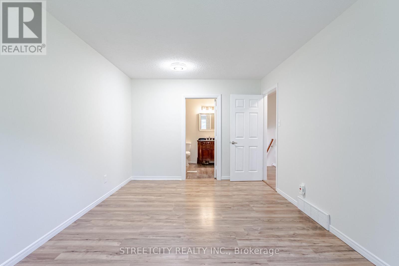20 Fairchild Crescent, London South, Ontario  N6E 3E2 - Photo 21 - X12423570