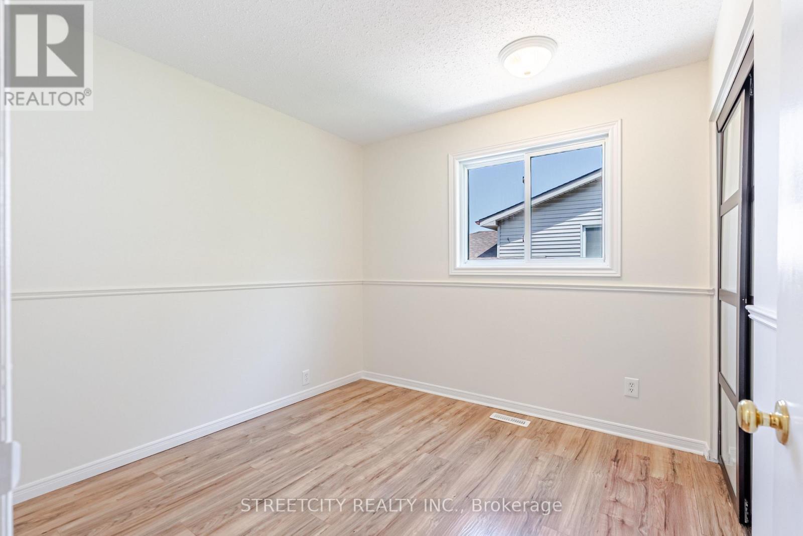 20 Fairchild Crescent, London South, Ontario  N6E 3E2 - Photo 23 - X12423570