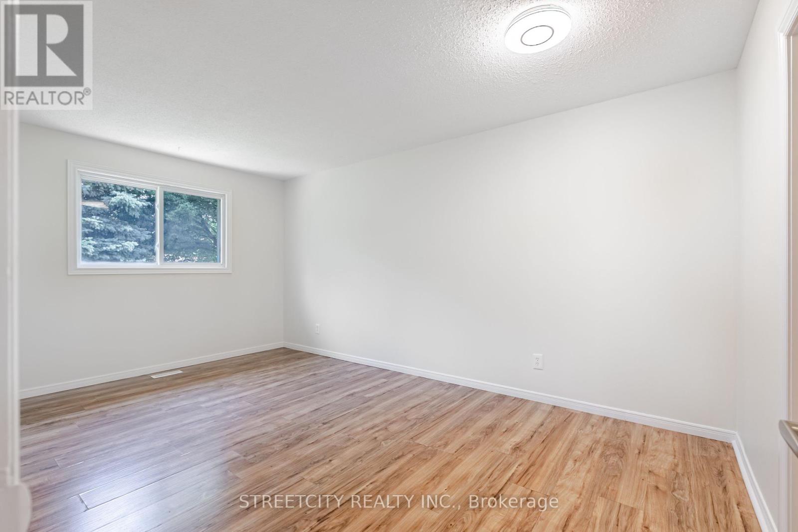 20 Fairchild Crescent, London South, Ontario  N6E 3E2 - Photo 28 - X12423570
