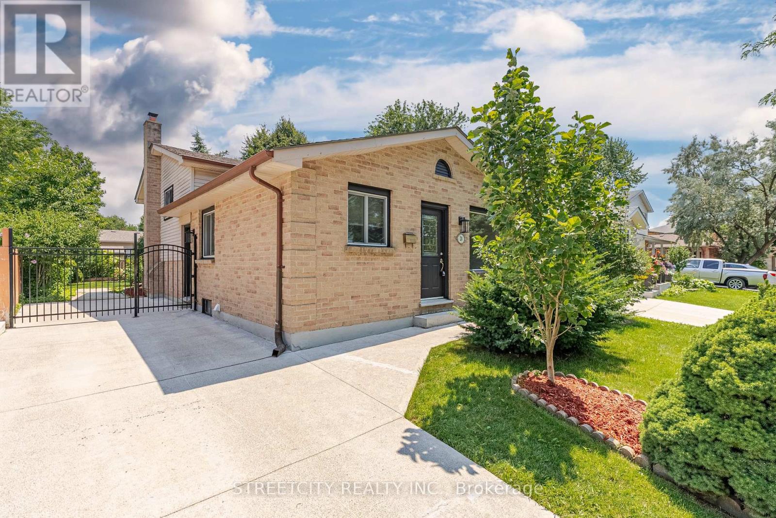 20 Fairchild Crescent, London South, Ontario  N6E 3E2 - Photo 3 - X12423570