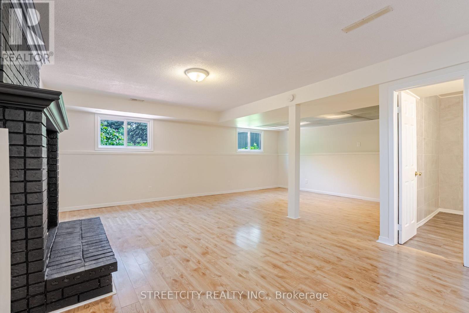 20 Fairchild Crescent, London South, Ontario  N6E 3E2 - Photo 30 - X12423570
