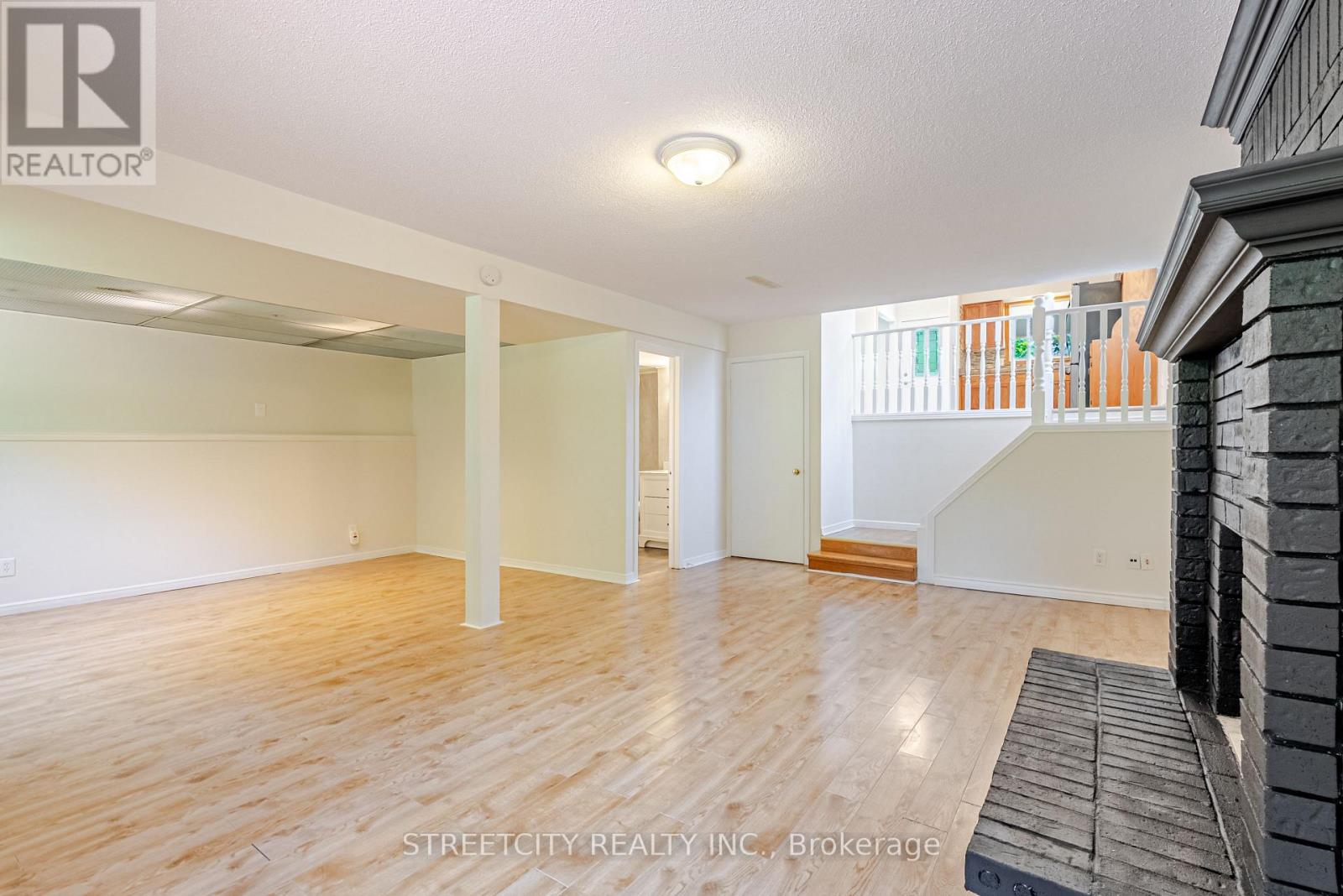 20 Fairchild Crescent, London South, Ontario  N6E 3E2 - Photo 32 - X12423570