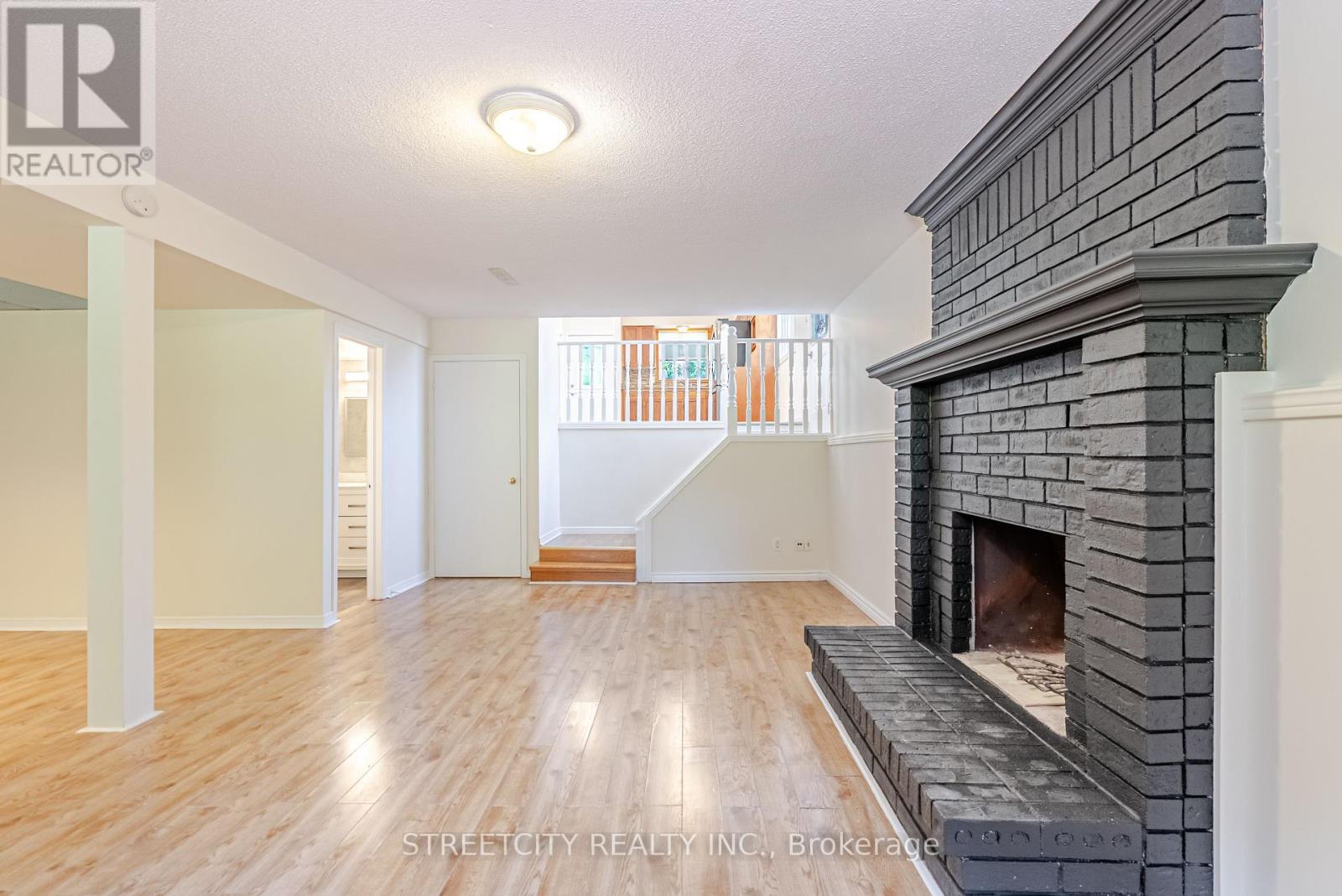 20 Fairchild Crescent, London South, Ontario  N6E 3E2 - Photo 33 - X12423570
