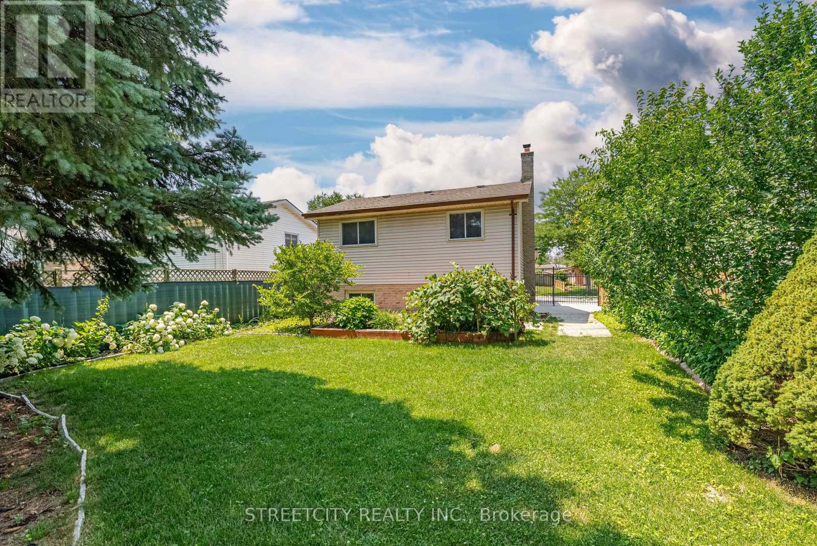 20 Fairchild Crescent, London South, Ontario  N6E 3E2 - Photo 42 - X12423570