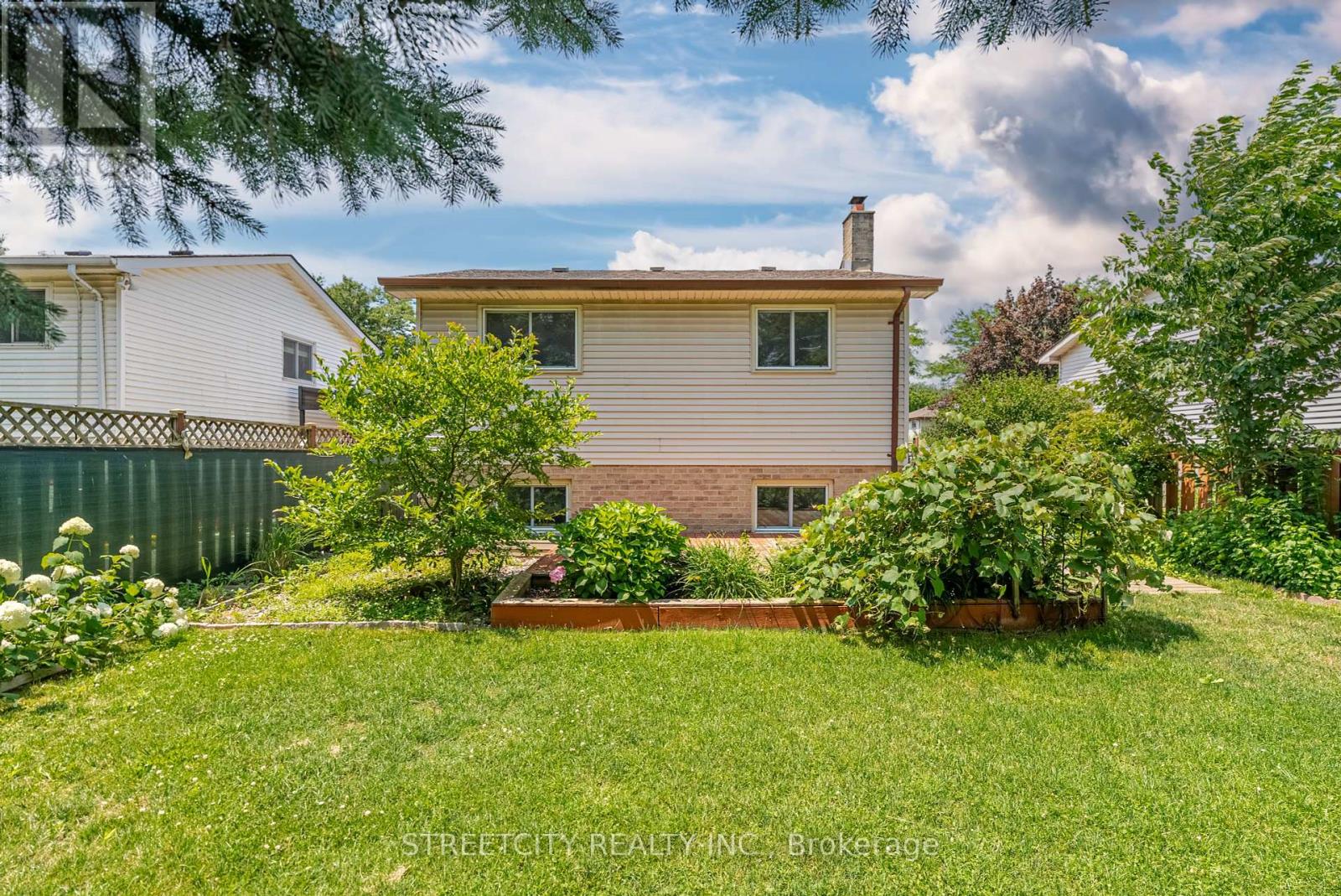 20 Fairchild Crescent, London South, Ontario  N6E 3E2 - Photo 43 - X12423570