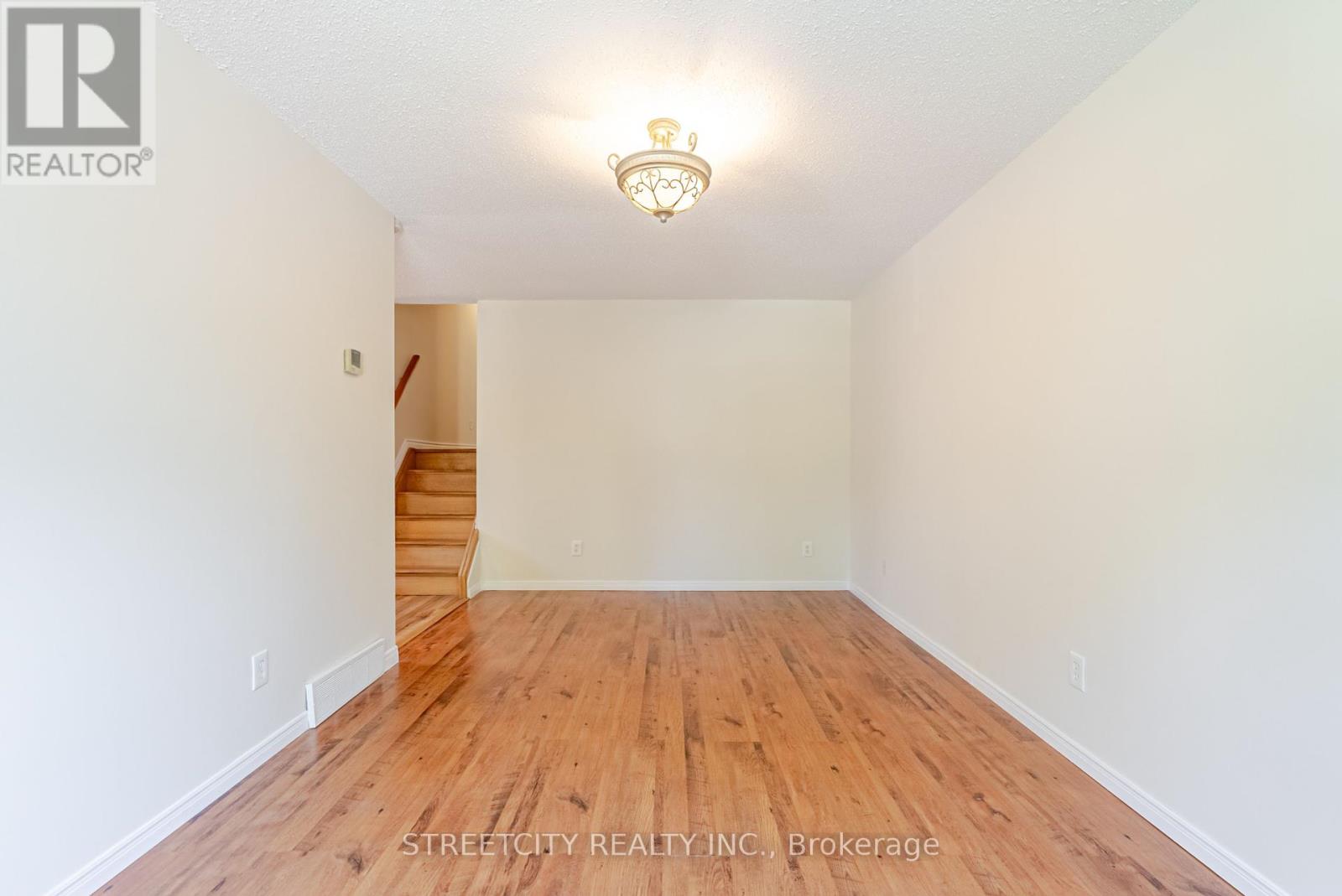 20 Fairchild Crescent, London South, Ontario  N6E 3E2 - Photo 5 - X12423570