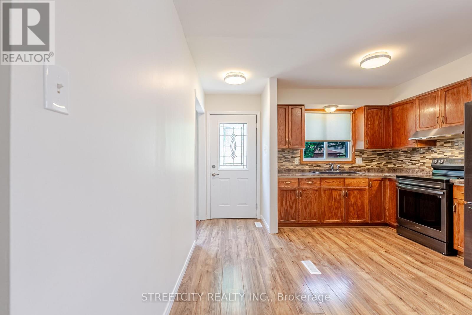 20 Fairchild Crescent, London South, Ontario  N6E 3E2 - Photo 6 - X12423570