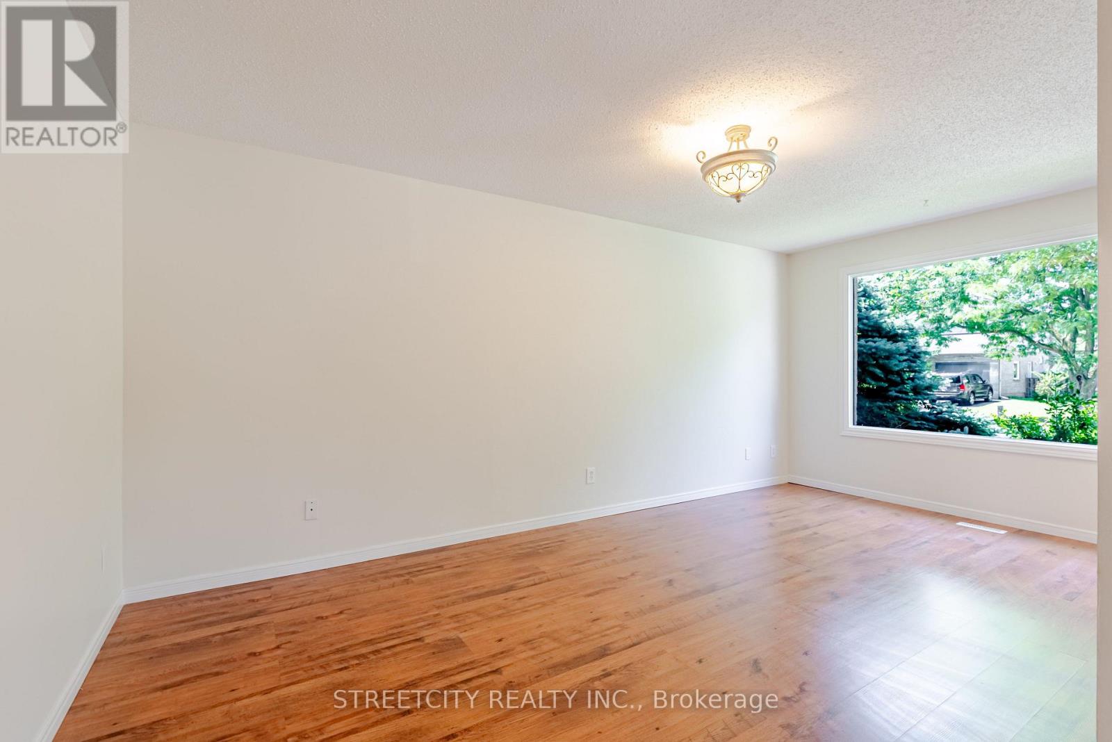 20 Fairchild Crescent, London South, Ontario  N6E 3E2 - Photo 7 - X12423570