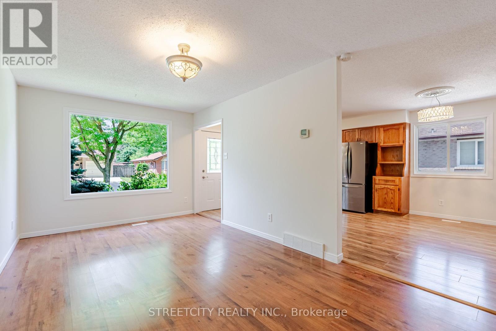 20 Fairchild Crescent, London South, Ontario  N6E 3E2 - Photo 8 - X12423570