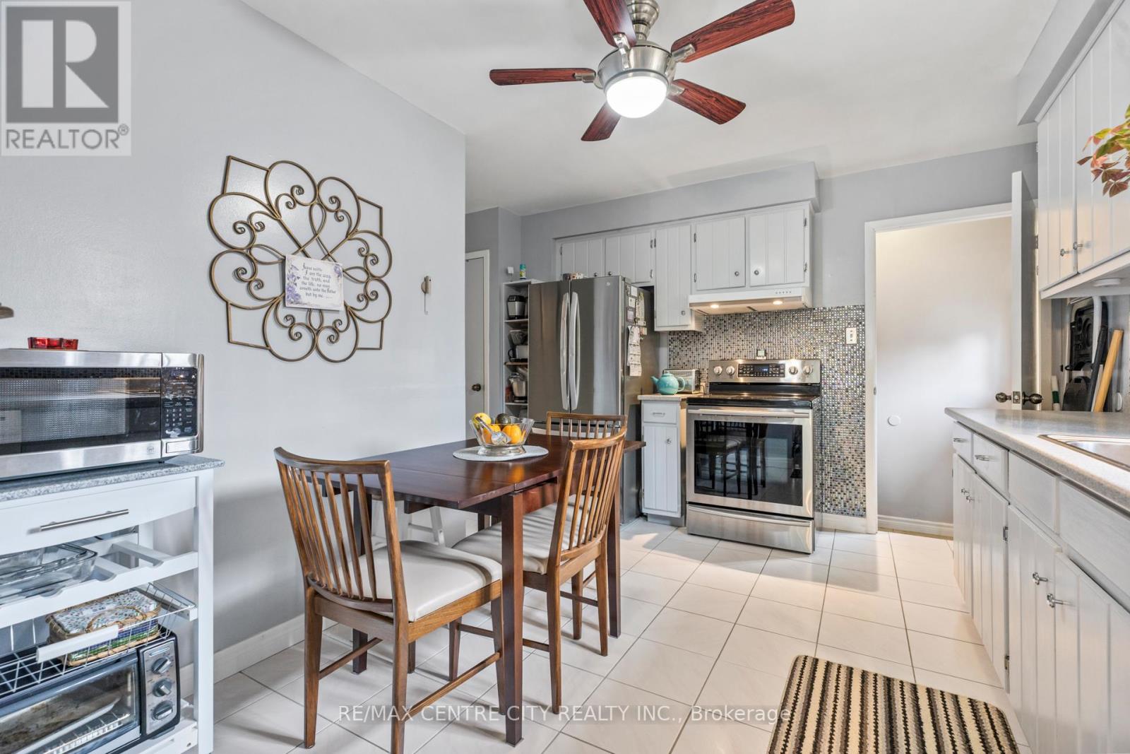 482 Castlegrove Boulevard, London North, Ontario  N6G 1K8 - Photo 10 - X12423596