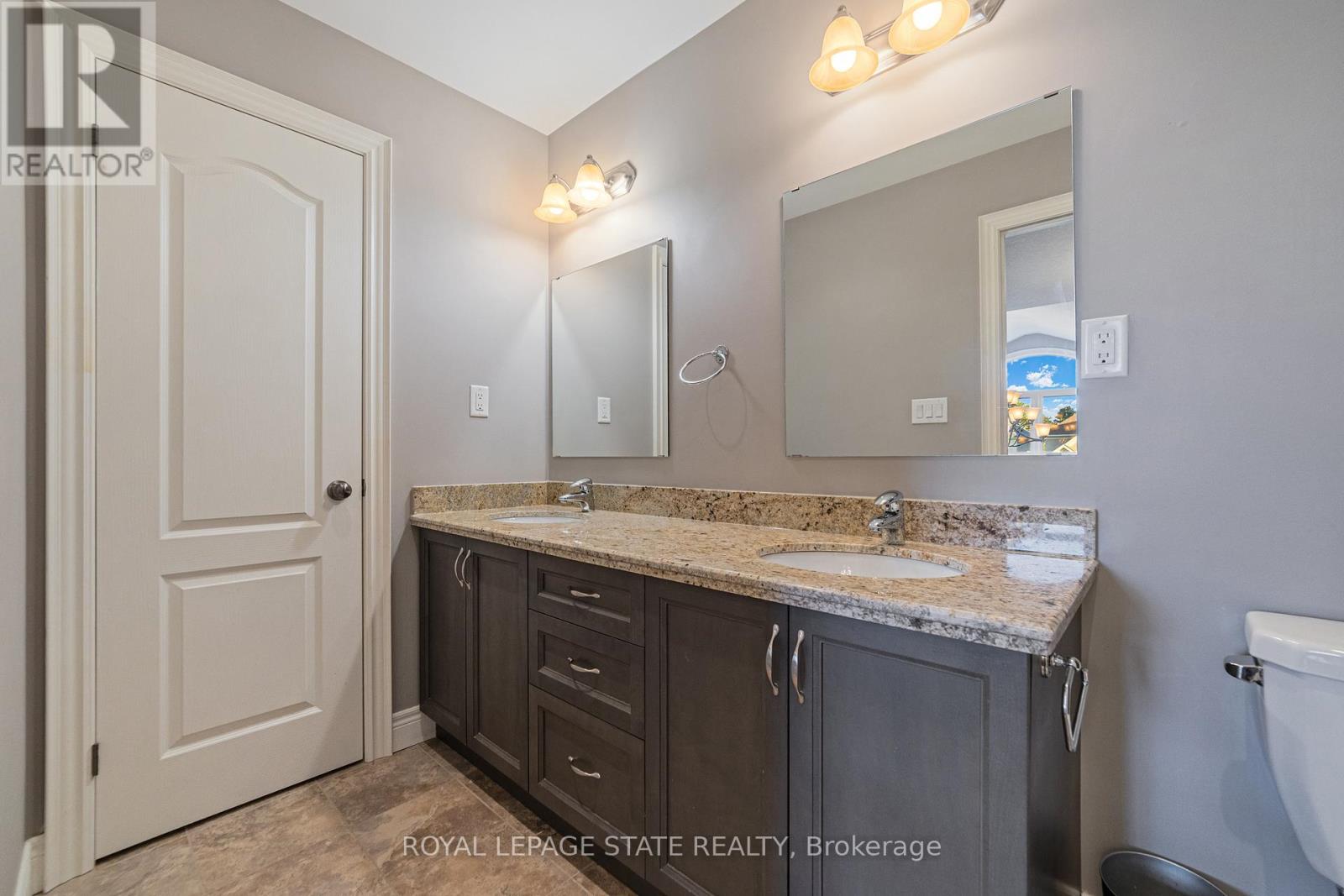 188 Mother's Street, Hamilton, Ontario  L9B 0E1 - Photo 18 - X12421688