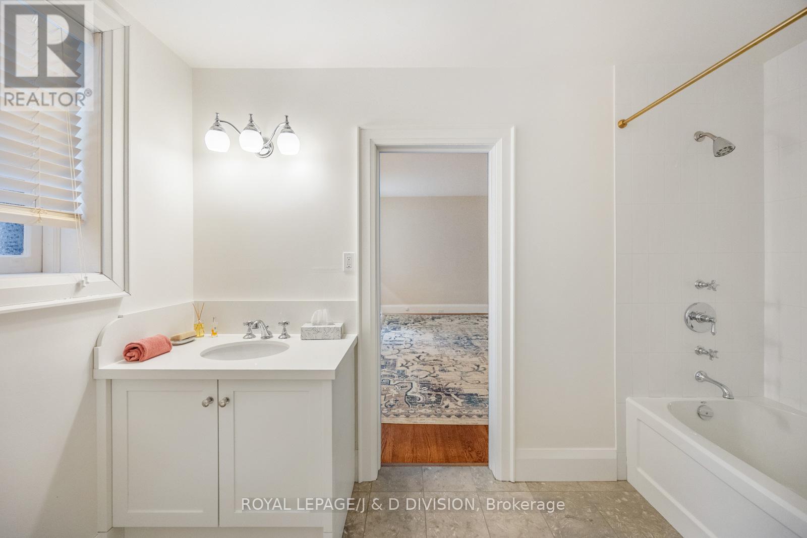 4 Highbourne Road, Toronto, Ontario  M5P 2J2 - Photo 15 - C12423382