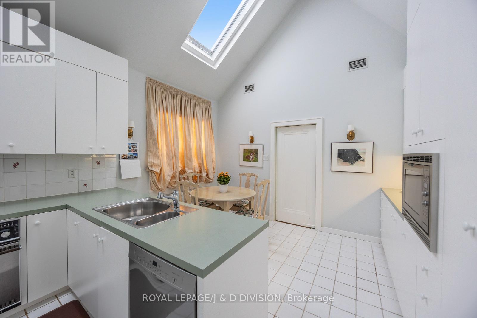 4 Highbourne Road, Toronto, Ontario  M5P 2J2 - Photo 30 - C12423382