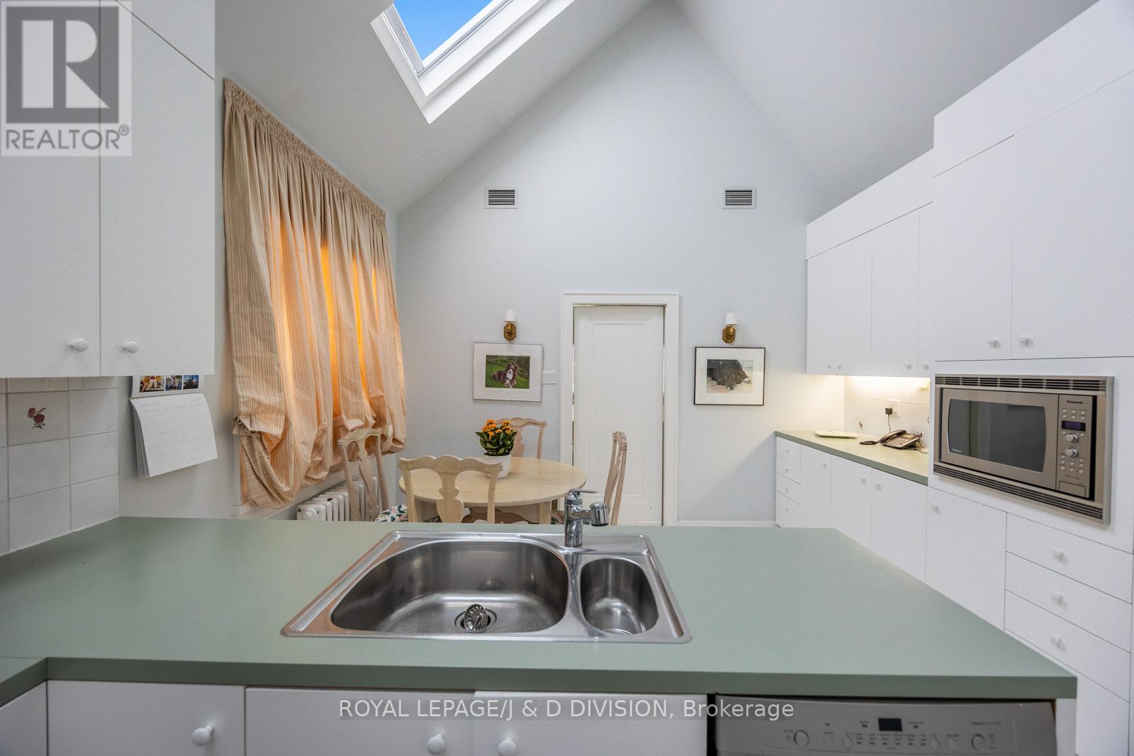 4 Highbourne Road, Toronto, Ontario  M5P 2J2 - Photo 31 - C12423382