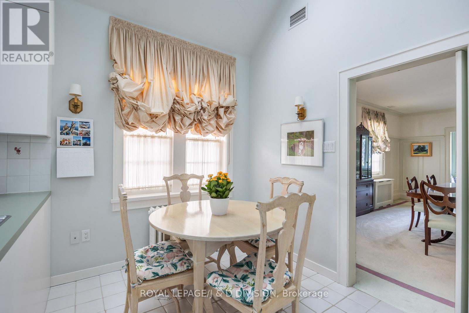 4 Highbourne Road, Toronto, Ontario  M5P 2J2 - Photo 34 - C12423382