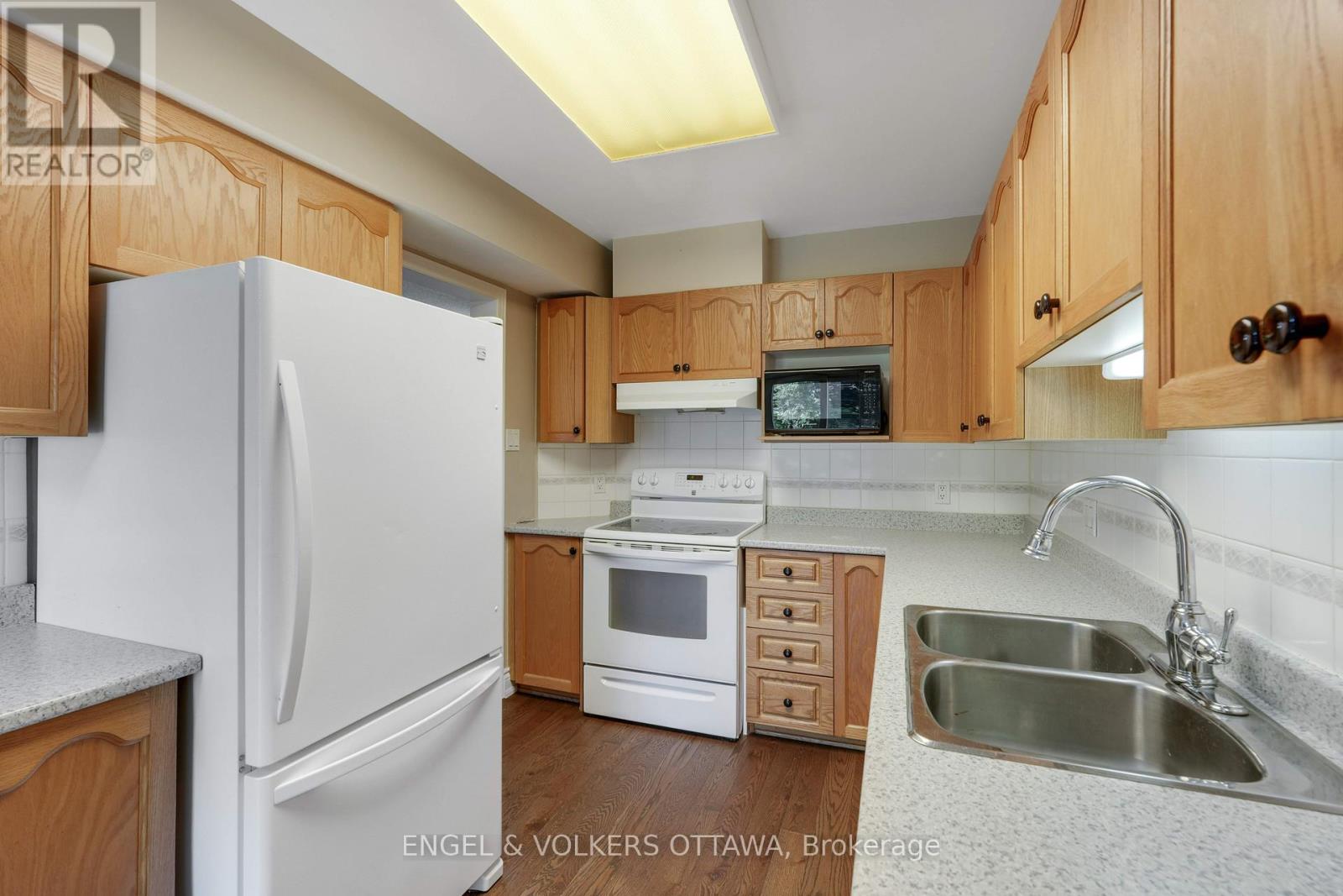 551 Wild Shore Crescent, Ottawa, Ontario  K1V 1S9 - Photo 13 - X12423462