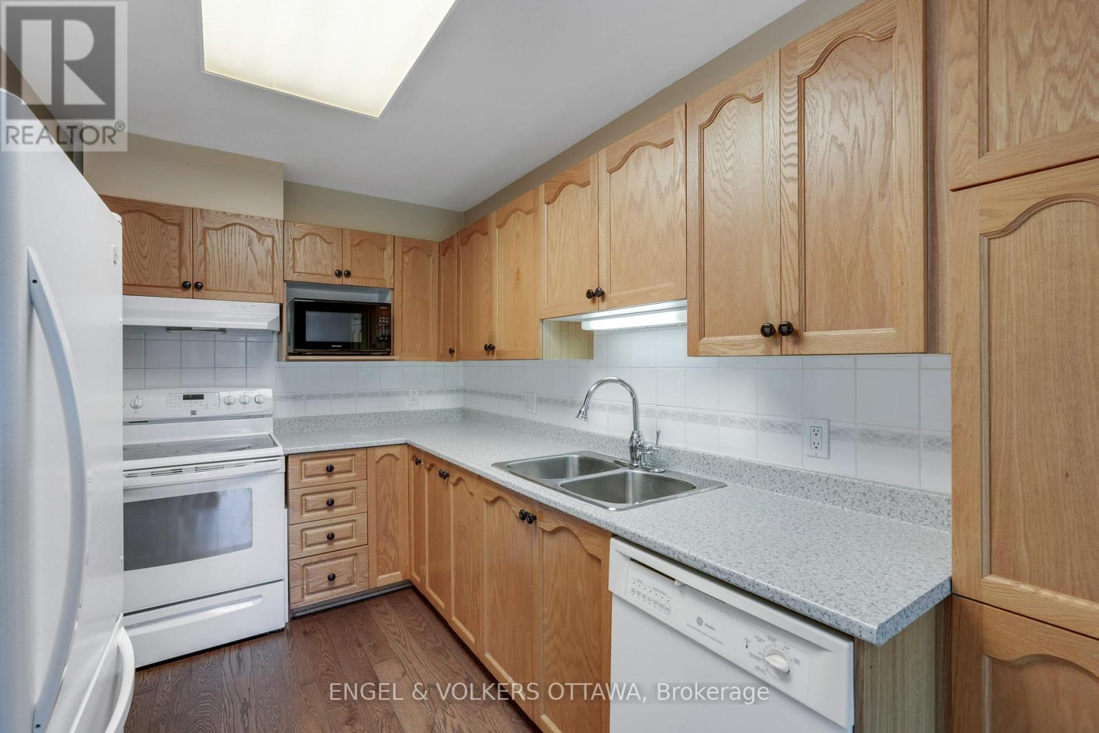 551 Wild Shore Crescent, Ottawa, Ontario  K1V 1S9 - Photo 14 - X12423462