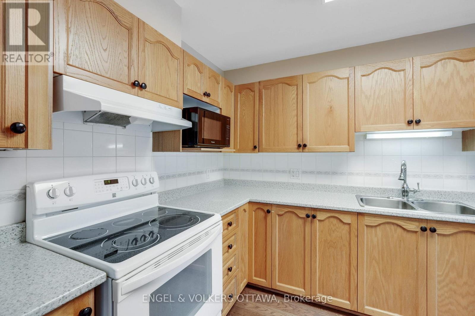 551 Wild Shore Crescent, Ottawa, Ontario  K1V 1S9 - Photo 15 - X12423462
