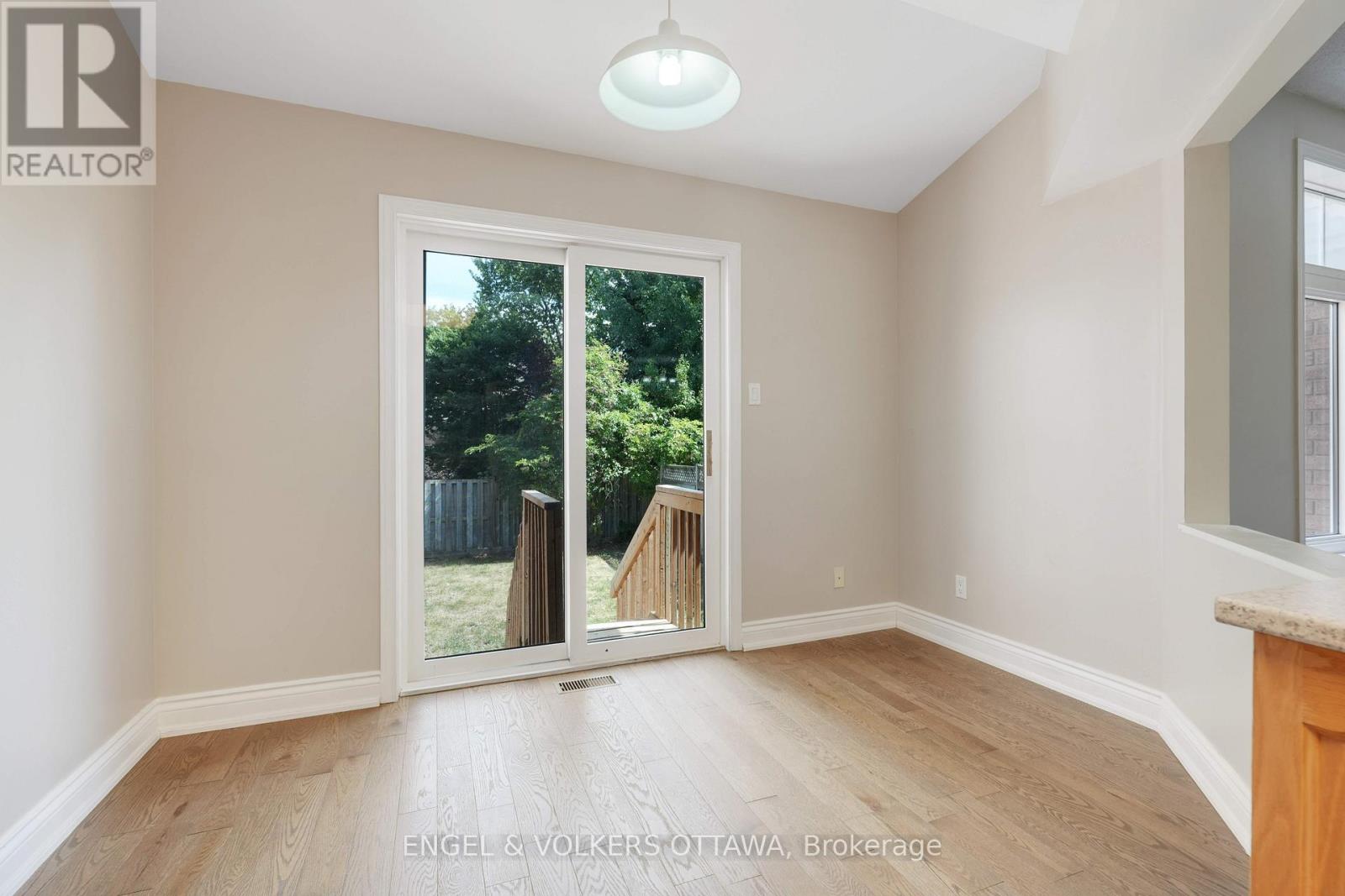 551 Wild Shore Crescent, Ottawa, Ontario  K1V 1S9 - Photo 17 - X12423462