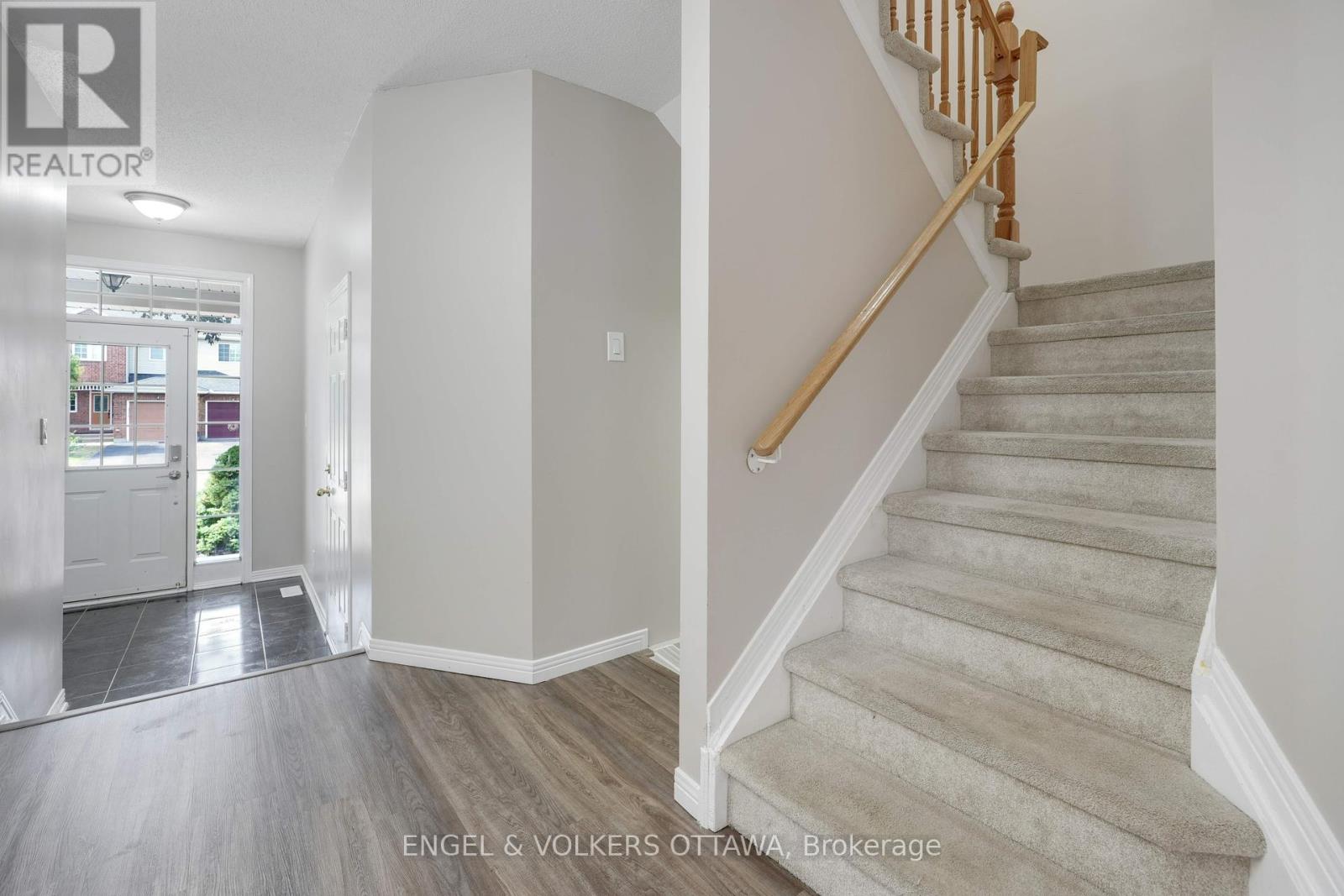 551 Wild Shore Crescent, Ottawa, Ontario  K1V 1S9 - Photo 5 - X12423462