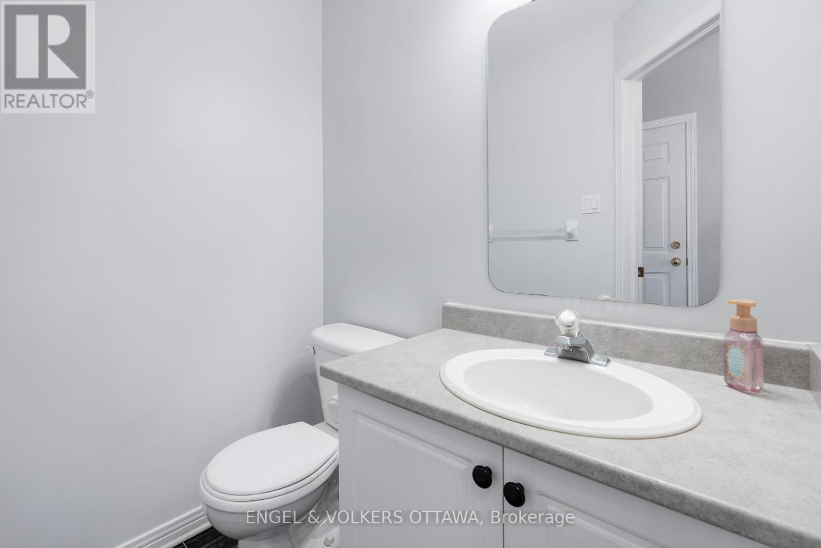 551 Wild Shore Crescent, Ottawa, Ontario  K1V 1S9 - Photo 6 - X12423462