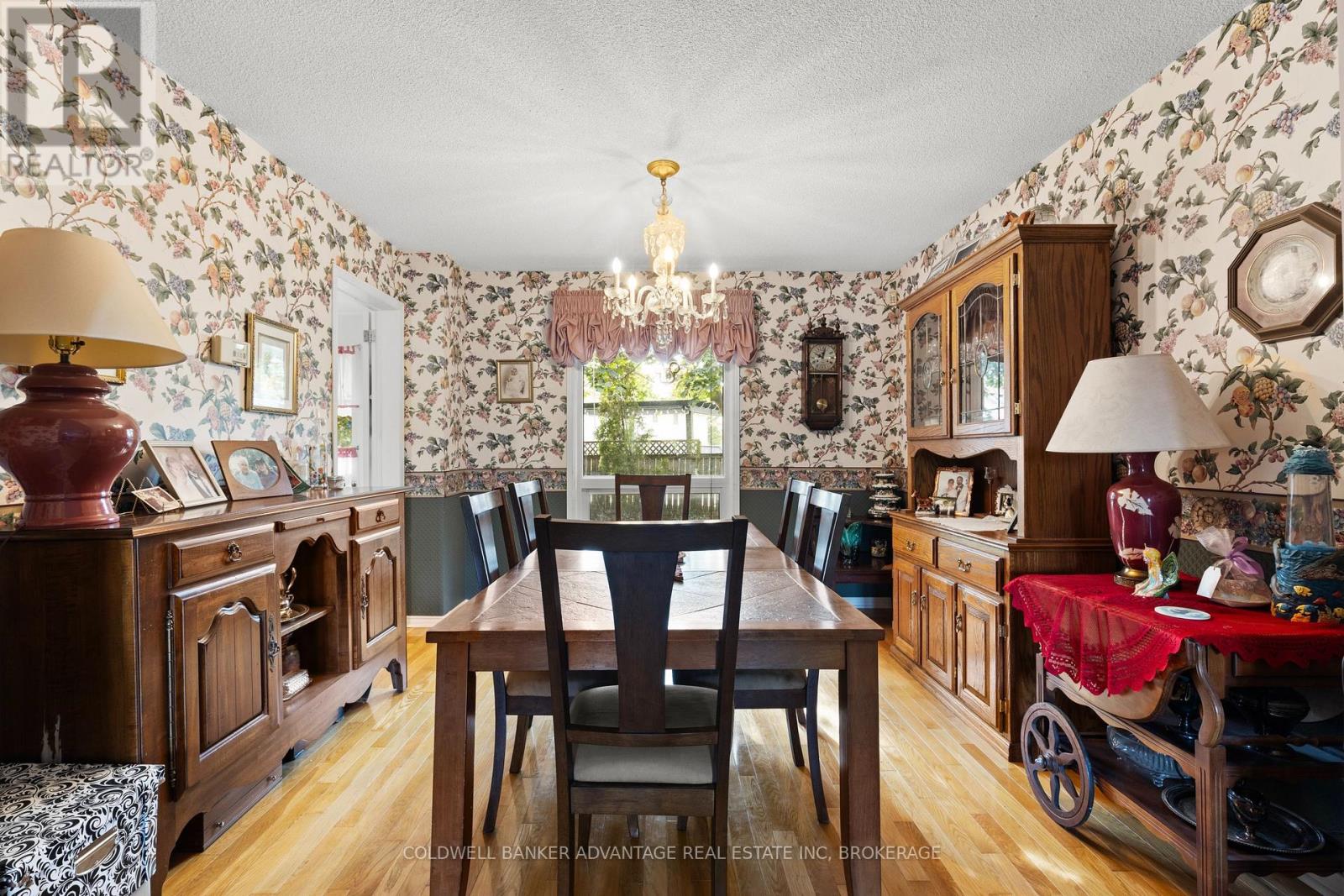 35 Woodrush Avenue, Welland, Ontario  L3C 6S6 - Photo 11 - X12423461