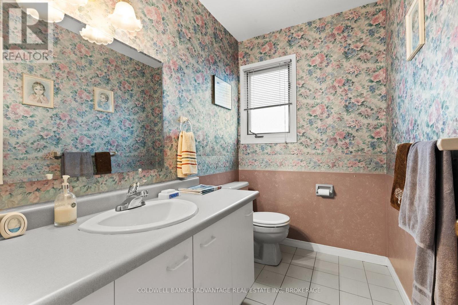 35 Woodrush Avenue, Welland, Ontario  L3C 6S6 - Photo 16 - X12423461