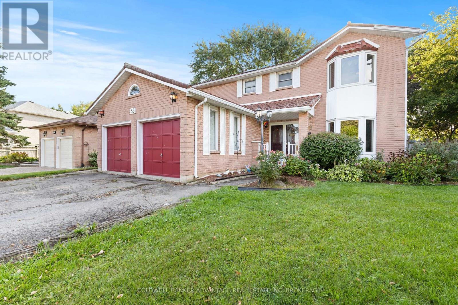 35 Woodrush Avenue, Welland, Ontario  L3C 6S6 - Photo 2 - X12423461