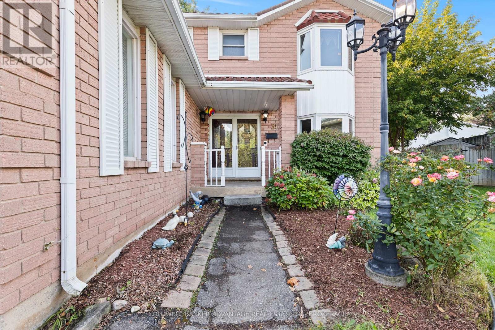 35 Woodrush Avenue, Welland, Ontario  L3C 6S6 - Photo 3 - X12423461