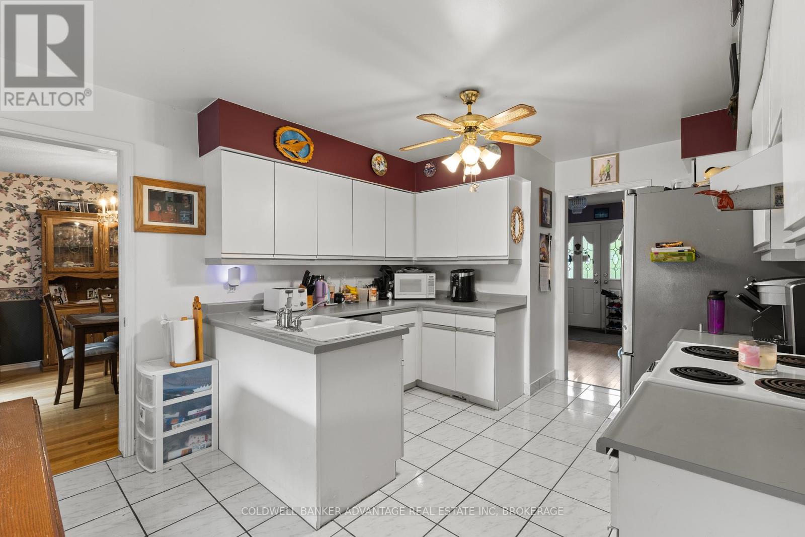 35 Woodrush Avenue, Welland, Ontario  L3C 6S6 - Photo 4 - X12423461
