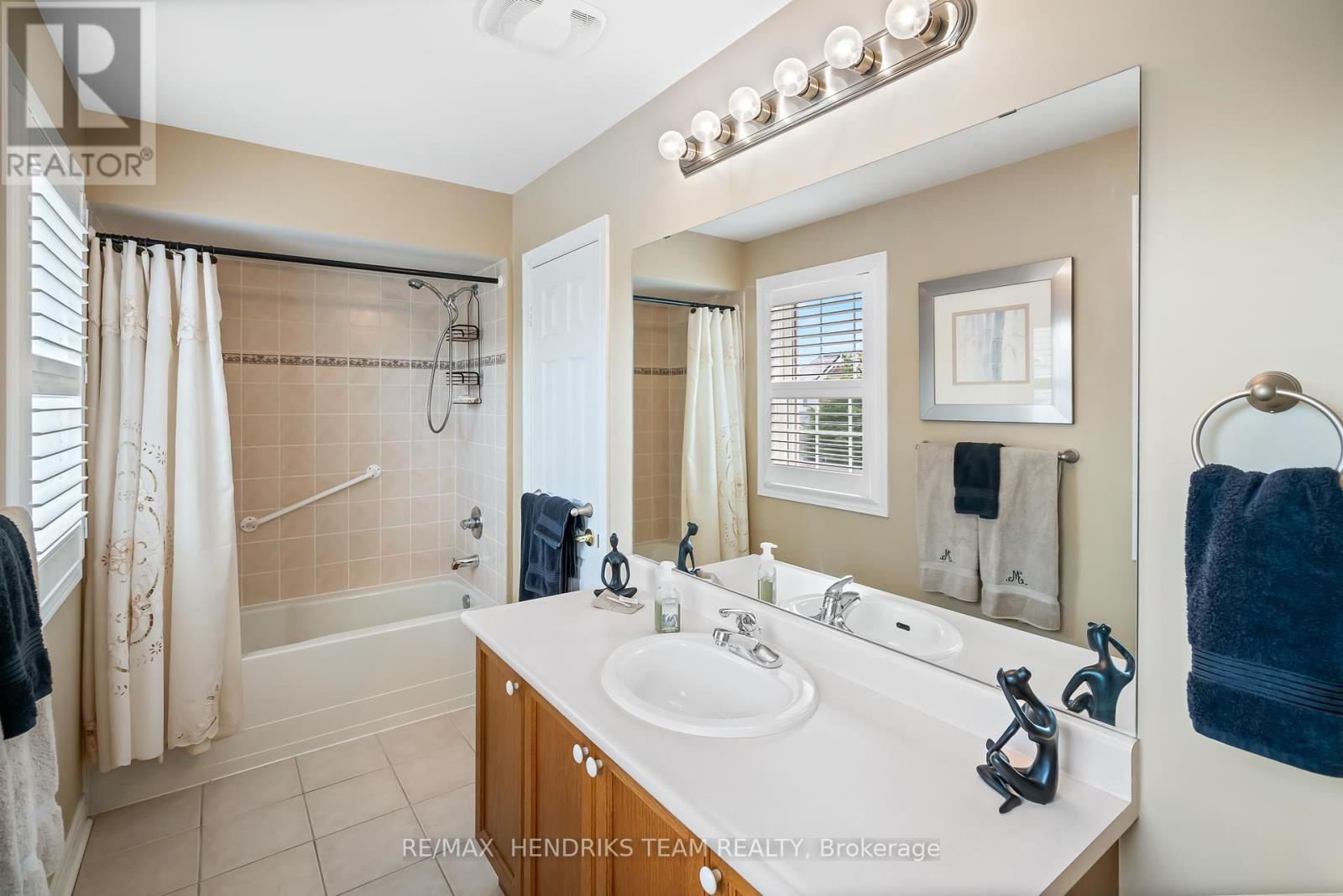 89 Young Crescent, Niagara-On-The-Lake, Ontario  L0S 1J0 - Photo 22 - X12423495