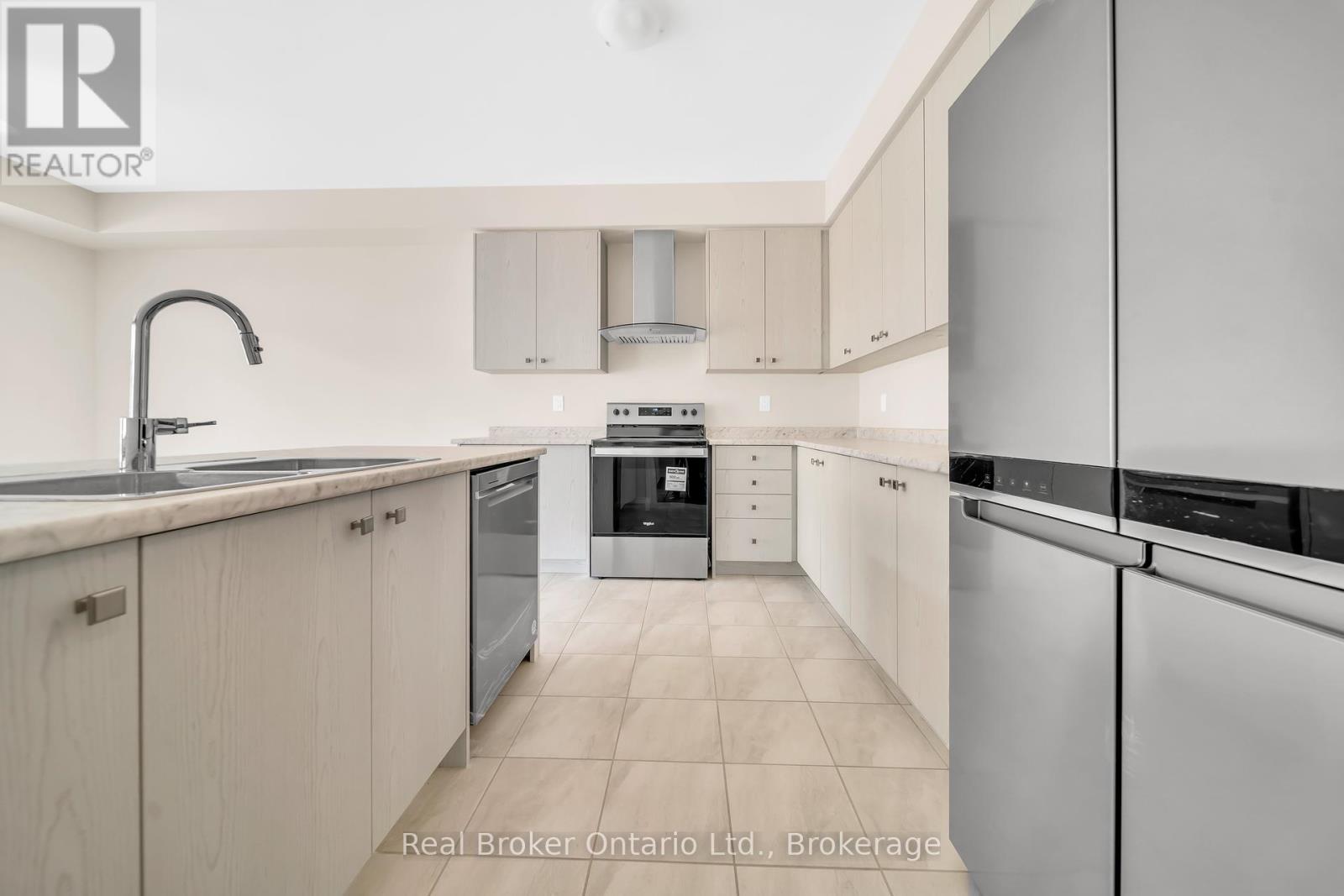 216 Vanilla Trail, Thorold, Ontario  L2E 6S4 - Photo 12 - X12423521