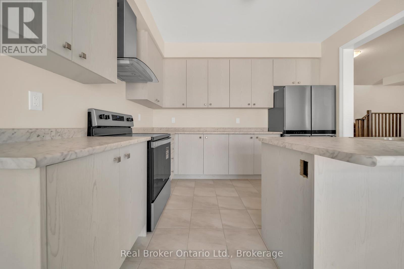 216 Vanilla Trail, Thorold, Ontario  L2E 6S4 - Photo 13 - X12423521