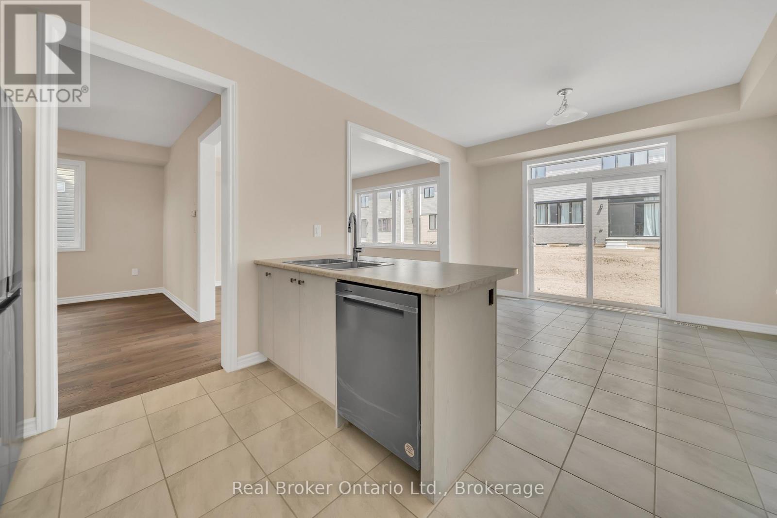 216 Vanilla Trail, Thorold, Ontario  L2E 6S4 - Photo 15 - X12423521