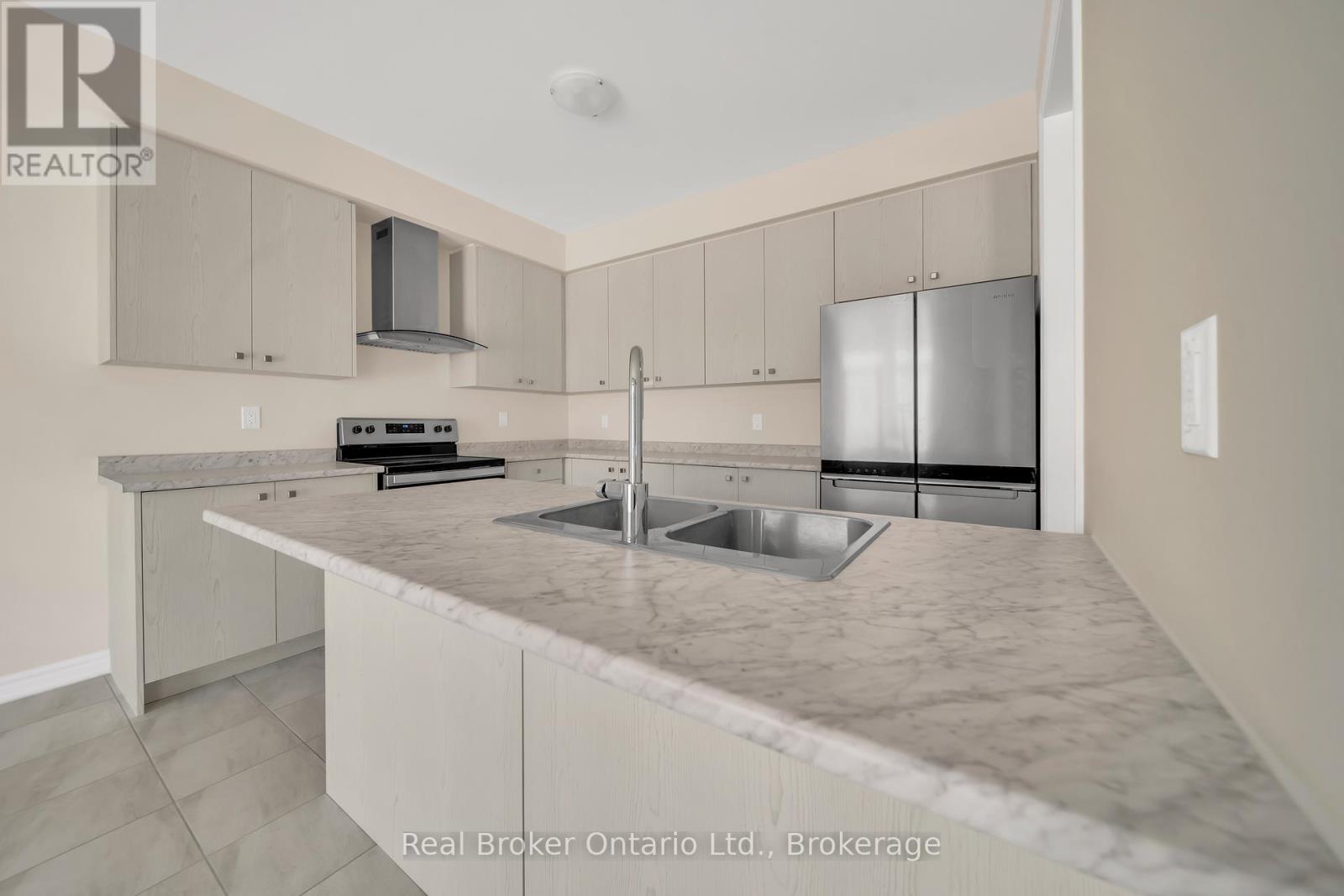 216 Vanilla Trail, Thorold, Ontario  L2E 6S4 - Photo 16 - X12423521