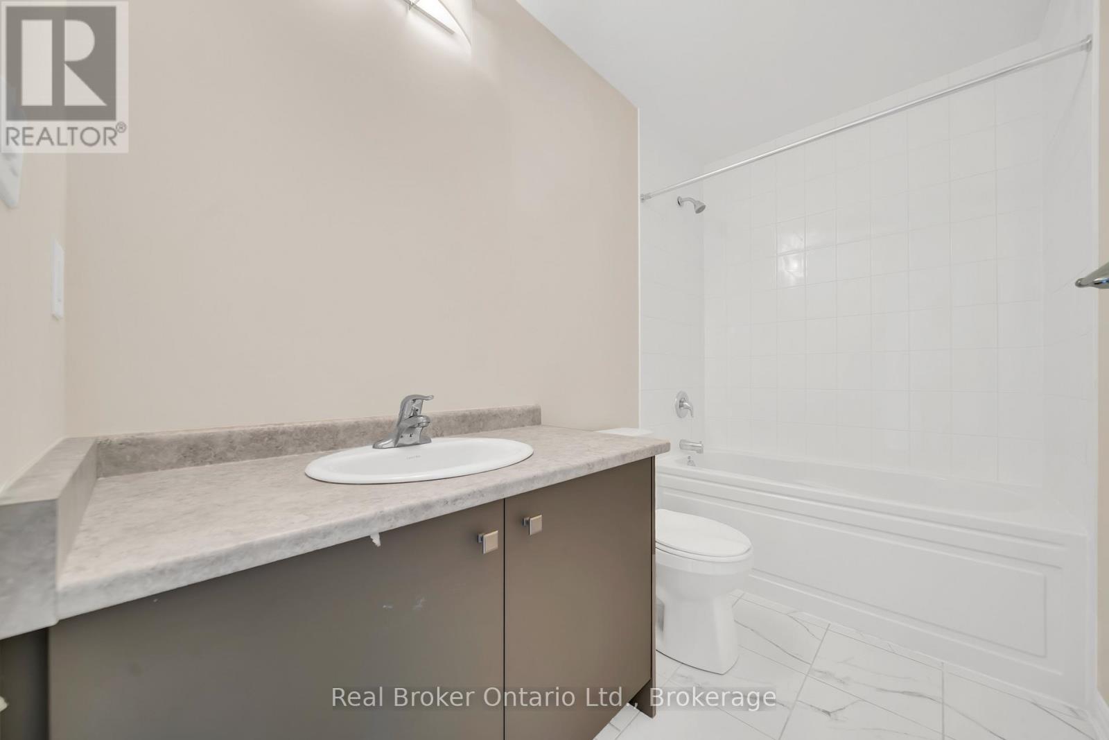 216 Vanilla Trail, Thorold, Ontario  L2E 6S4 - Photo 32 - X12423521