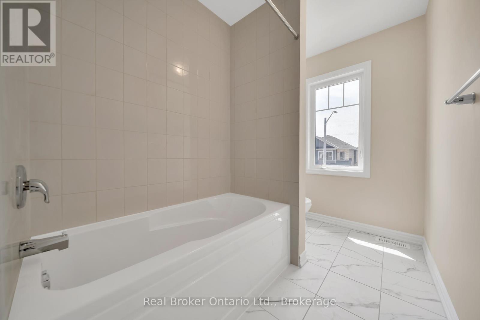 216 Vanilla Trail, Thorold, Ontario  L2E 6S4 - Photo 36 - X12423521