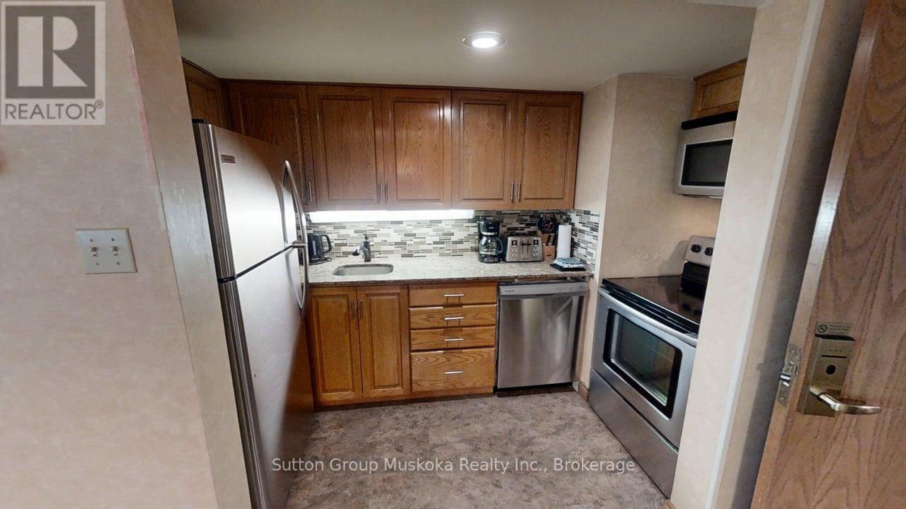 27-202 Golfview - Deerhurst Resort Drive, Huntsville, Ontario  P1H 2E8 - Photo 9 - X12423552