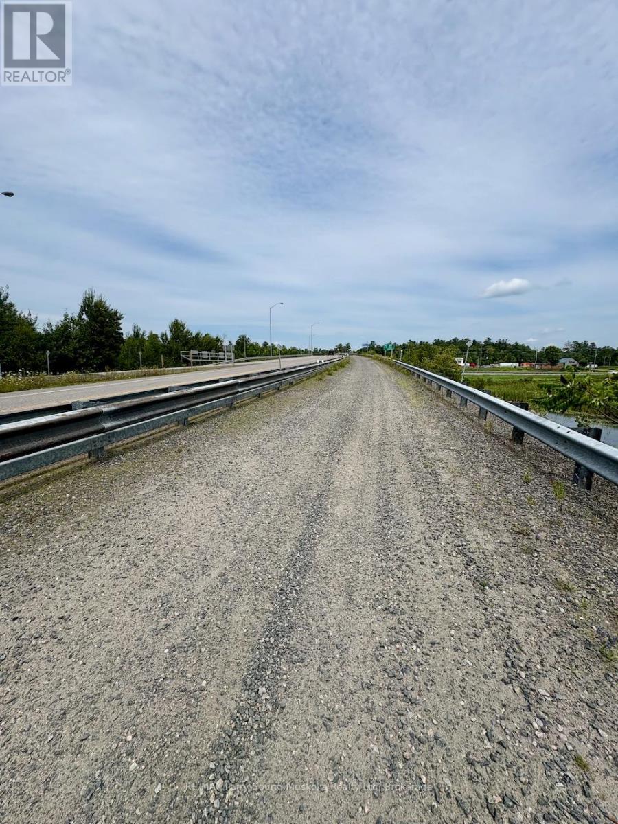 2 Leeds Road, Seguin, Ontario  P2A 2W8 - Photo 16 - X12423585