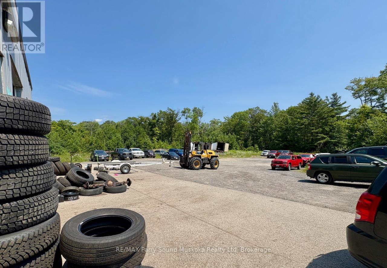 2 Leeds Road, Seguin, Ontario  P2A 2W8 - Photo 4 - X12423585